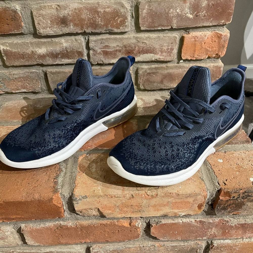 Nike Air Max Sequent 4